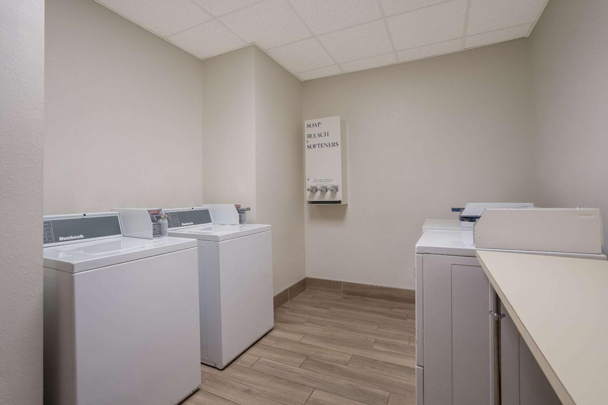 Mainstay Suites Wilmington - University Area Eksteriør bilde