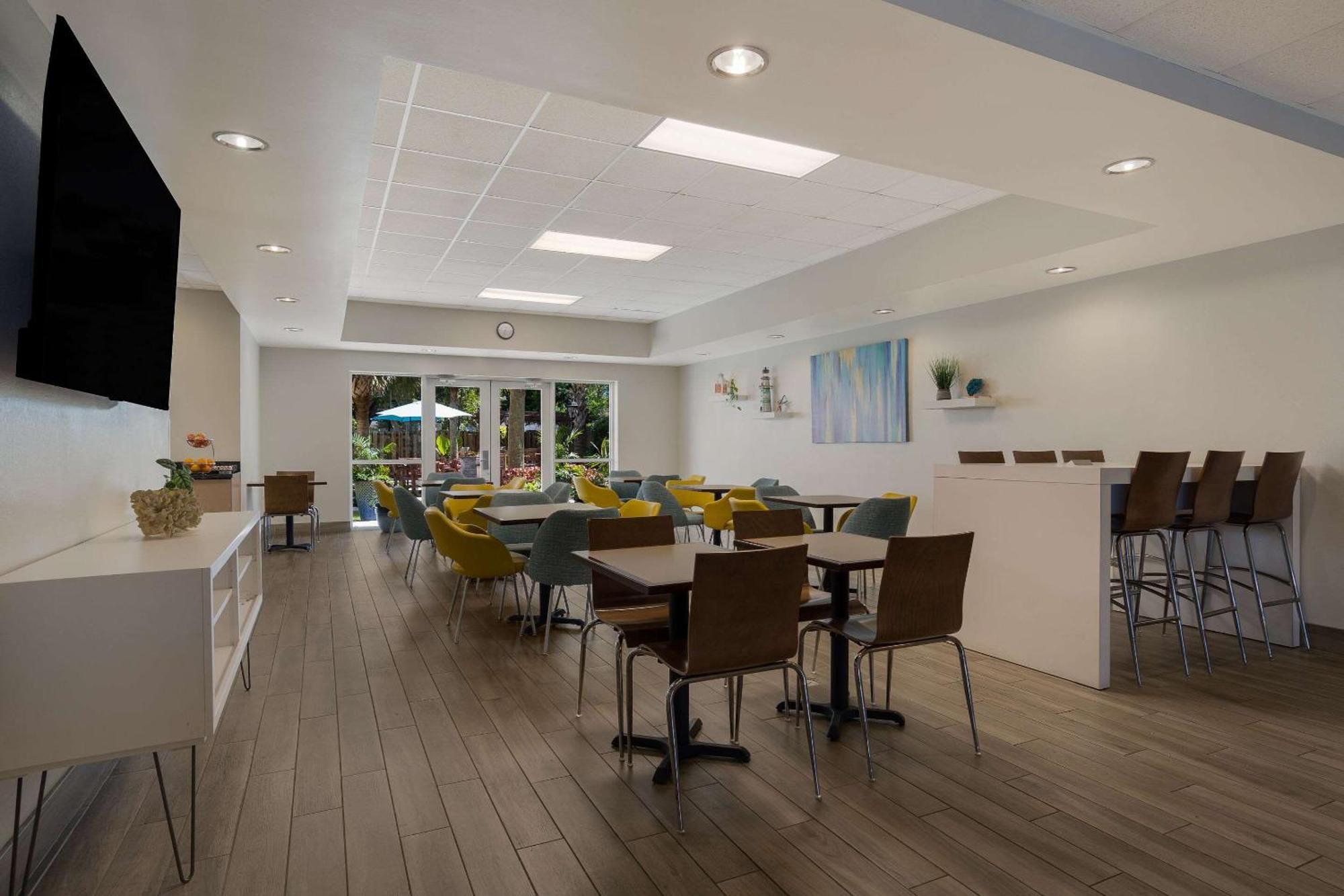 Mainstay Suites Wilmington - University Area Eksteriør bilde