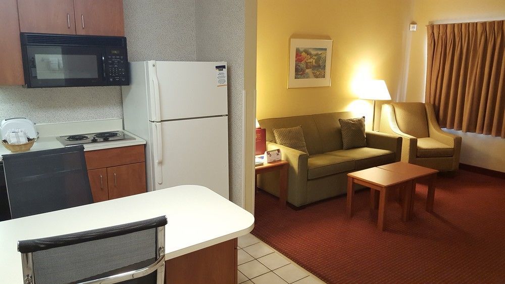 Mainstay Suites Wilmington - University Area Eksteriør bilde